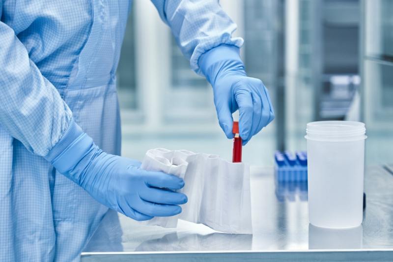 Absorbent pocket sleeve for safety transportation of clinical specimens